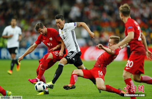德国与波兰同时进入8强，后者下轮对阵葡萄牙，仍有机会续写黑马传奇